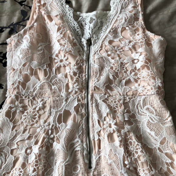 cream and peach lace dress - Picture 4 of 5